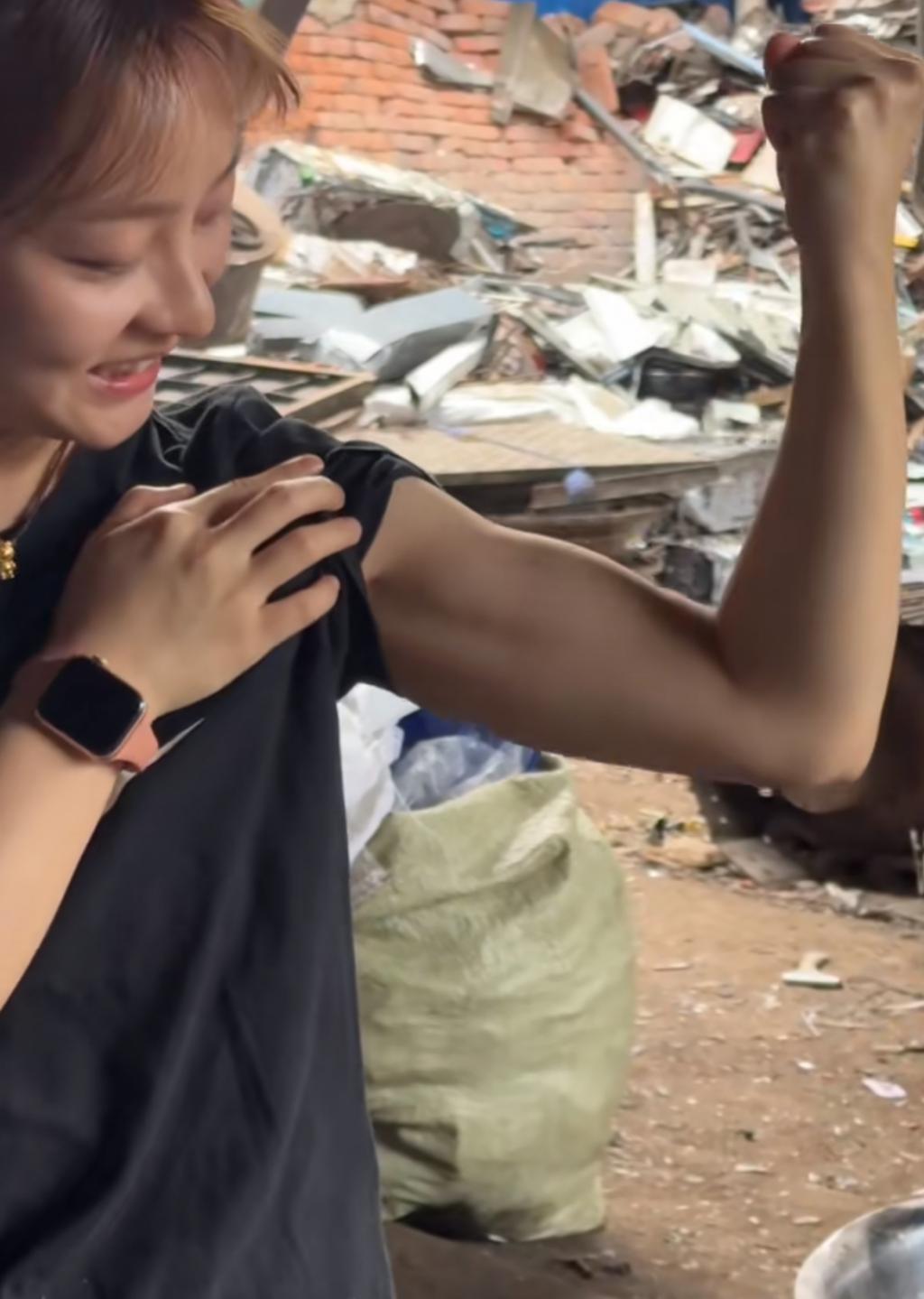成都99年女医生晚上搞副业“收破烂	”：在废品站挣得比医院多，不是起号只是记录日常  第2张